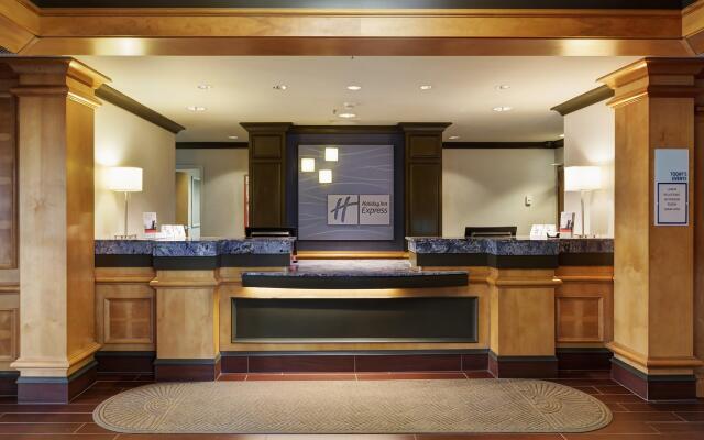 Holiday Inn Express Hotel & Suites Warwick-Providence (Arpt), an IHG Hotel