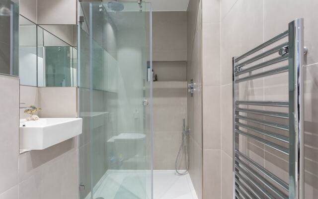 3 Bedroom Apartment Near King George's Park