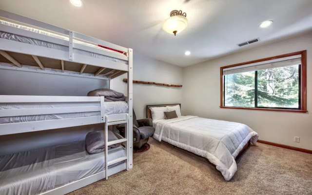 1760t Thunderbird Cabin 3 Bedroom Home