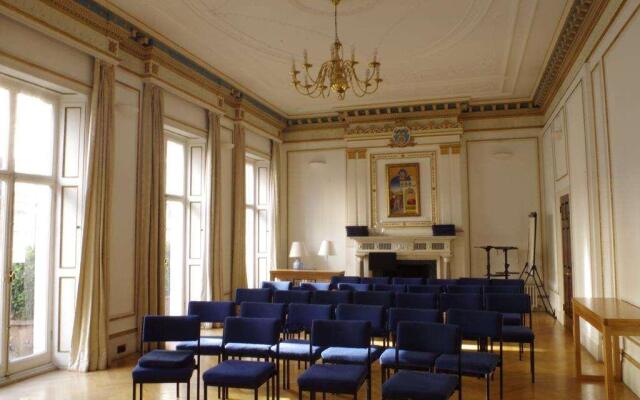 The Mandeville Hotel