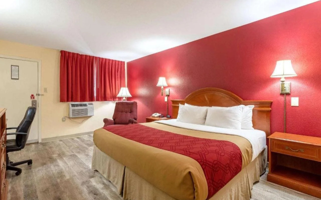 Econo Lodge Inn & Suites Santa Rosa