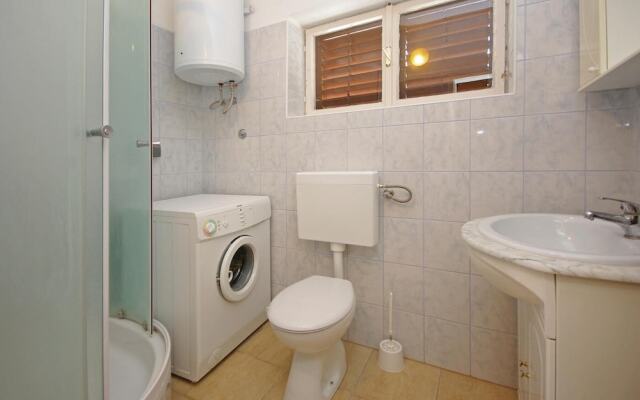 Beautiful Home in Podaca With Wifi and 4 Bedrooms