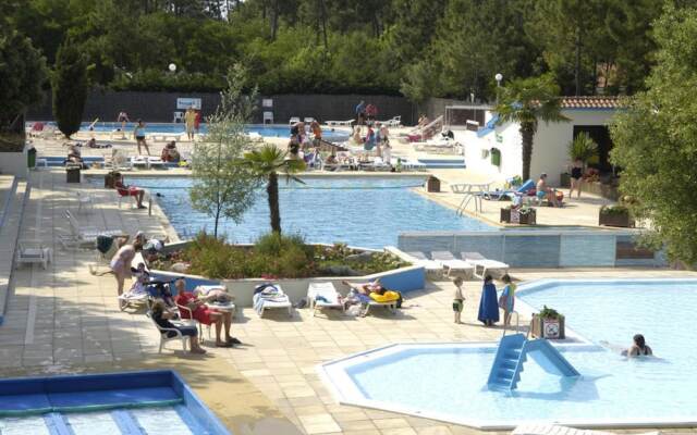 Property With 2 Bedrooms in Saint-jean-de-monts, With Pool Access, Fur