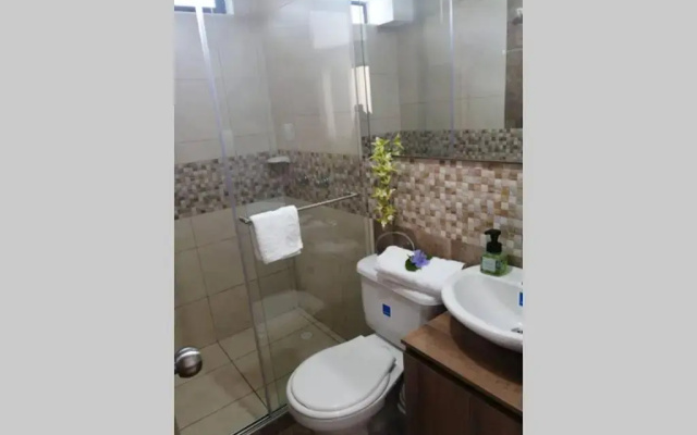 Apto Wifi+ Aire Ac +Piscinas +Jacuzzi +Tobogan+Bbq