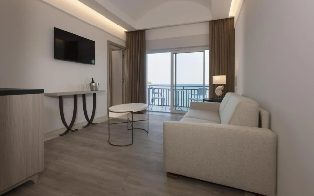 Summit Hotel
