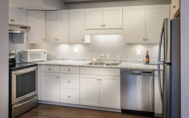 Moncton Suites - 267 Universite Ave