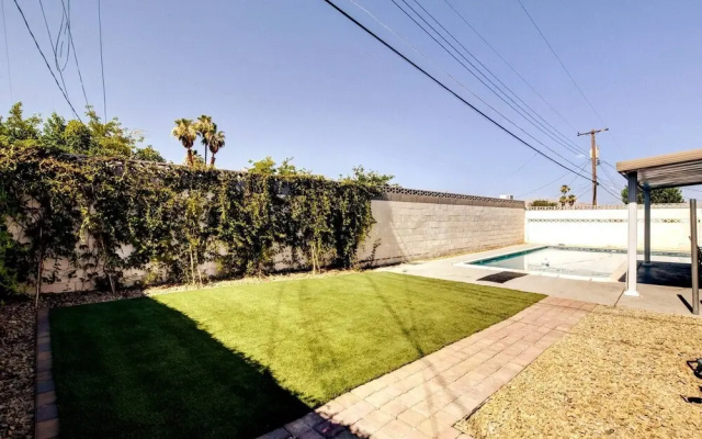 Highly Upgraded 4bd2bath Home With Private Pool