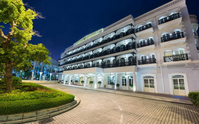 Rocks Hotel