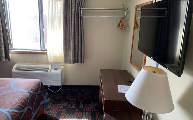 Super 8 by Wyndham Boonville