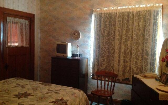 10th Avenue Guest House & Suites