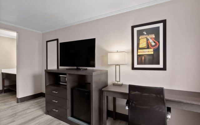 La Quinta Inn & Suites by Wyndham Goodlettsville - Nashville