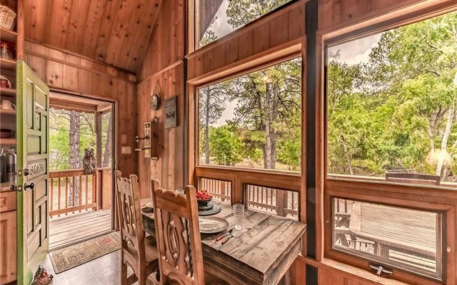 Paradise On The River Three Bedroom Cabin