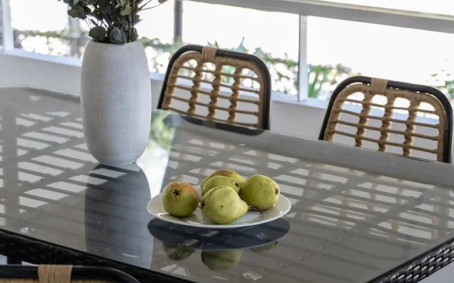 Stylish 1BR Retreat Near Alimos Beach Tram
