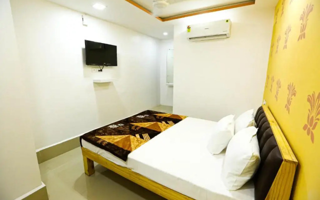 OYO 90380 Hotel Golden City