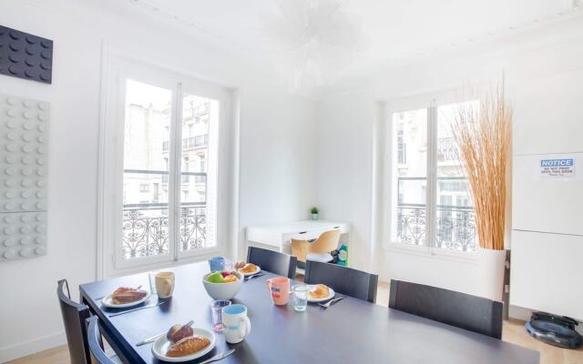 Magnificent Apartment Near Champs-elysees