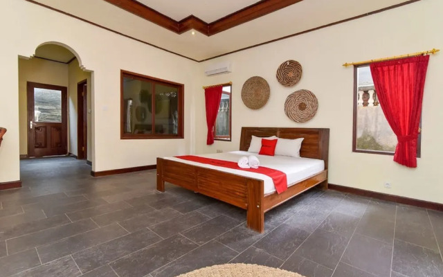 RedDoorz near Seminyak Square