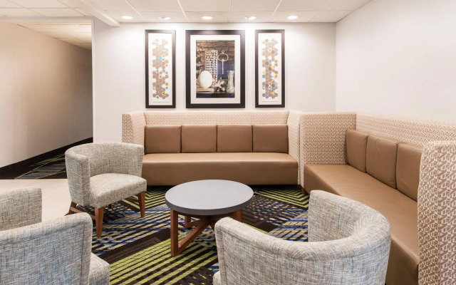 Holiday Inn Express & Suites Columbia-I-26 @ Harbison Blvd by IHG