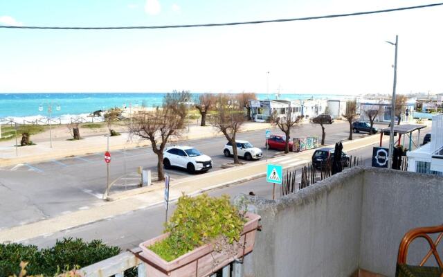 Villetta Carlotta Air conditioned House on two Levels in San Foca