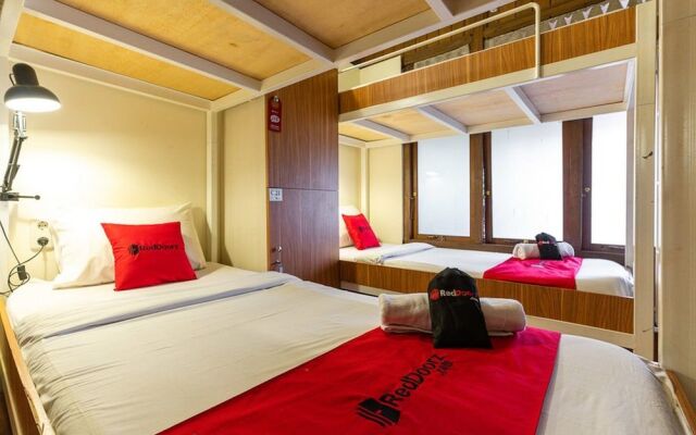 RedDoorz Hostel @ Dago 2