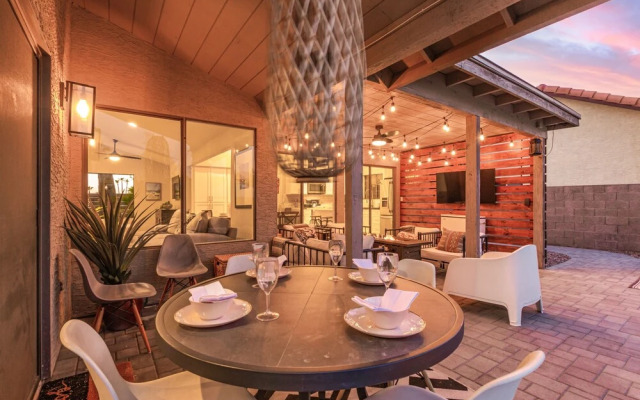 110th Scottsdale 3 Bedroom Home by RedAwning