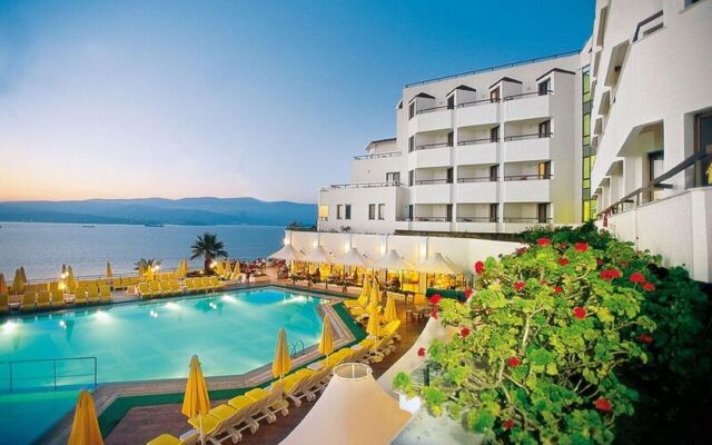 Roseira Beach Resort