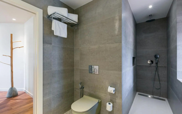 Three House Hotel