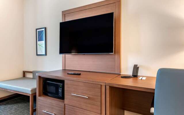 Comfort Suites Grandview - Kansas City