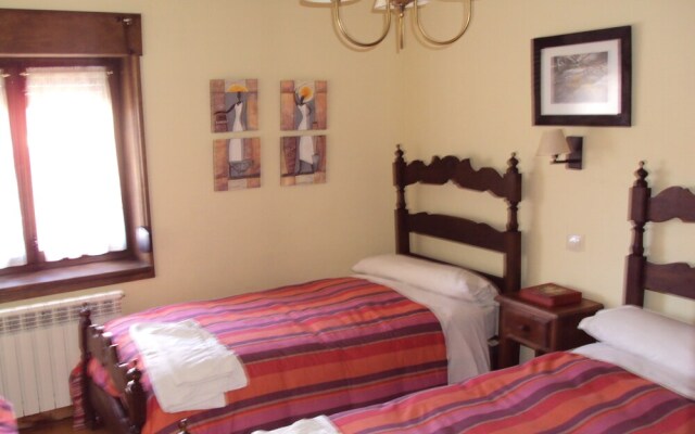 Ermita de Gredos Casas Rurales Artesano I y II/III