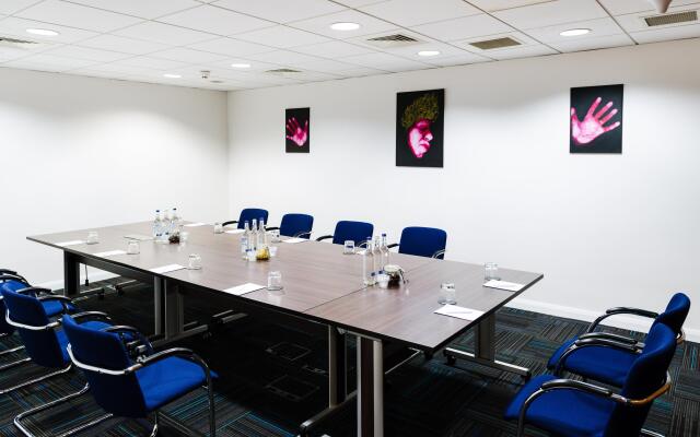 Holiday Inn London Brentford Lock by IHG