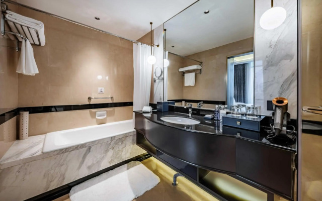voco Wuhan Xinhua by IHG