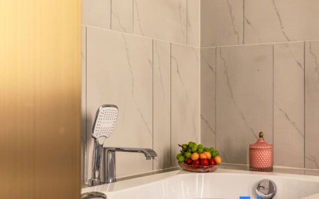 Veris International Hotel (Guiyang Huaxi Mei's Guobinfu)