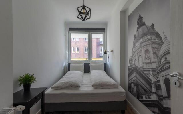 Standard Apartment by Hi5 - Madách