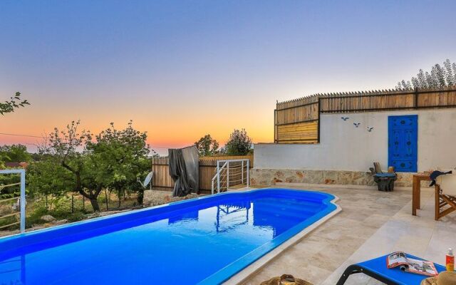 Villa Tas Ev
