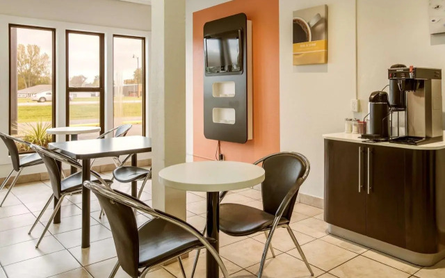 Super 8 Albert Lea Mn