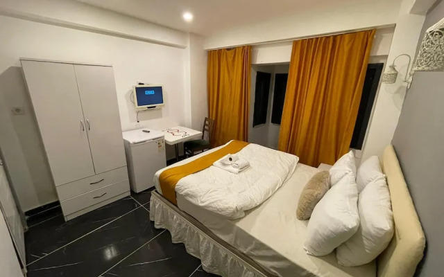 Happy Dreams Apart Hotel