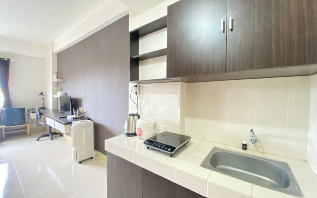 Spacious Studio Room at Pinewood Apartment