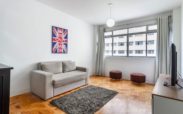 Amplo apartamento no centro, 2 quadras do metrô
