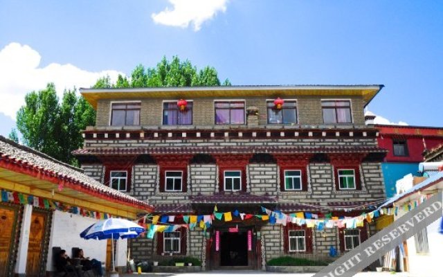 Zhuoma Renjia Youth Hostel