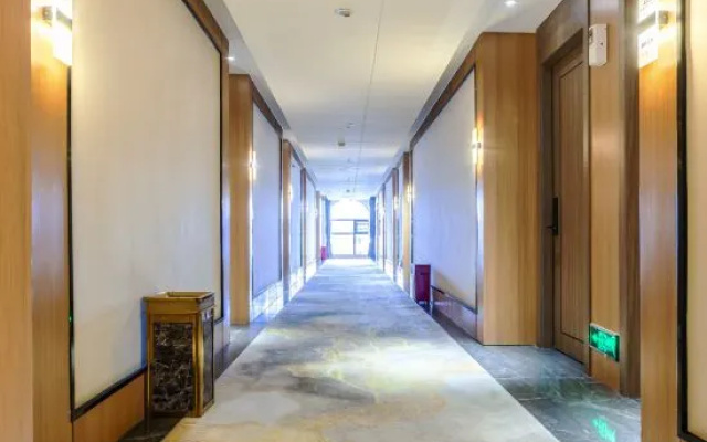 Ziyueqi Light Luxury Hotel (Meishan East Station Wanda Plaza) – Hotel Rooms – Meishan