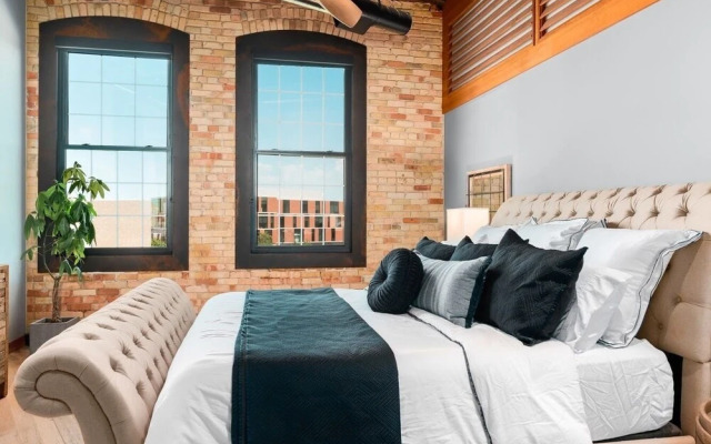 Exquisite 3BDR Penthouse in Downtown TC