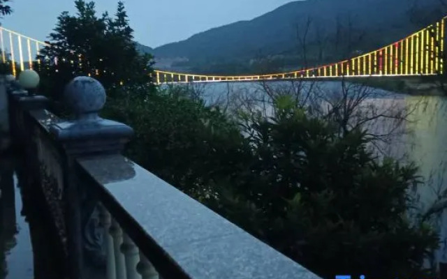 Zixing shun brigade escape villa