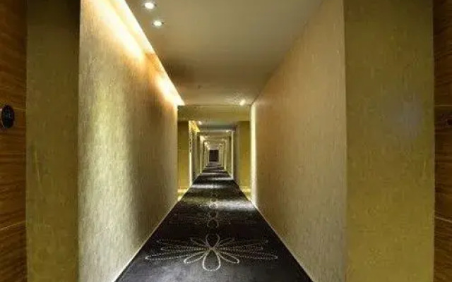 Yilai Hotel (Foshan Dali Fengchi aluminum market store)