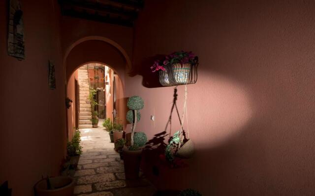 the flowery courtyard srl no12