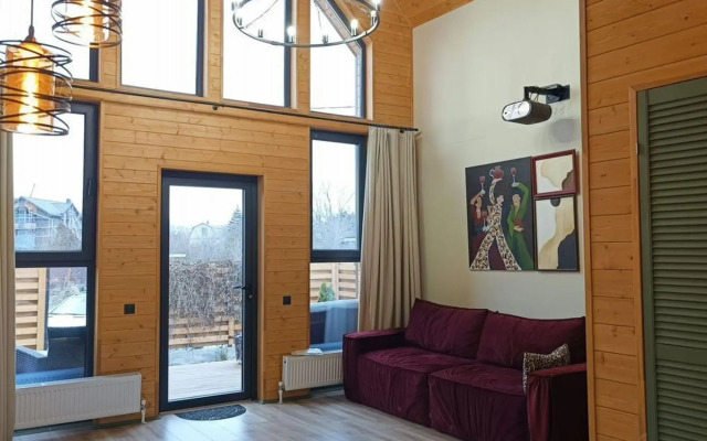 Guest house behind Novopyatigorsky Lake
