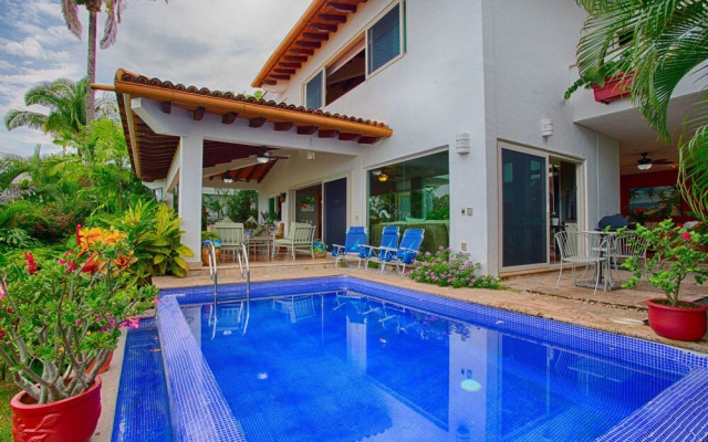 Ventanas al Mar 4 BR by Casago