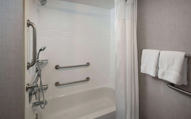 Sonesta ES Suites Fairfax Fair Lakes