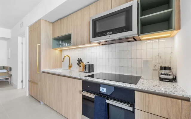 Luxury 45th-Floor Condo with City Views