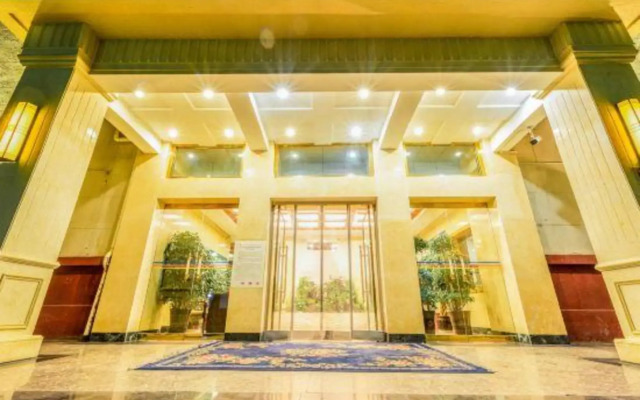 Hongshan Oxygen Fuyuan Hotel (Potala Palace Plaza)