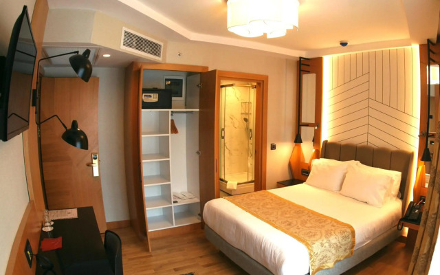 Maywood Hotel