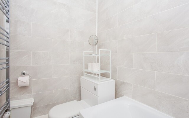 Spacious Shepherds Bush Apartment With Garden